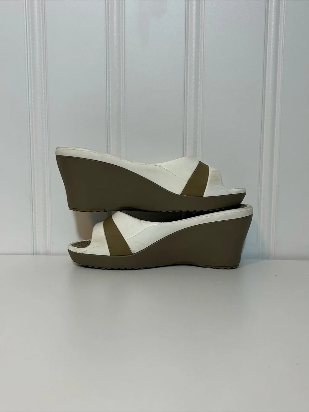 Crocs sassari wedge brown white sandals peep toe
